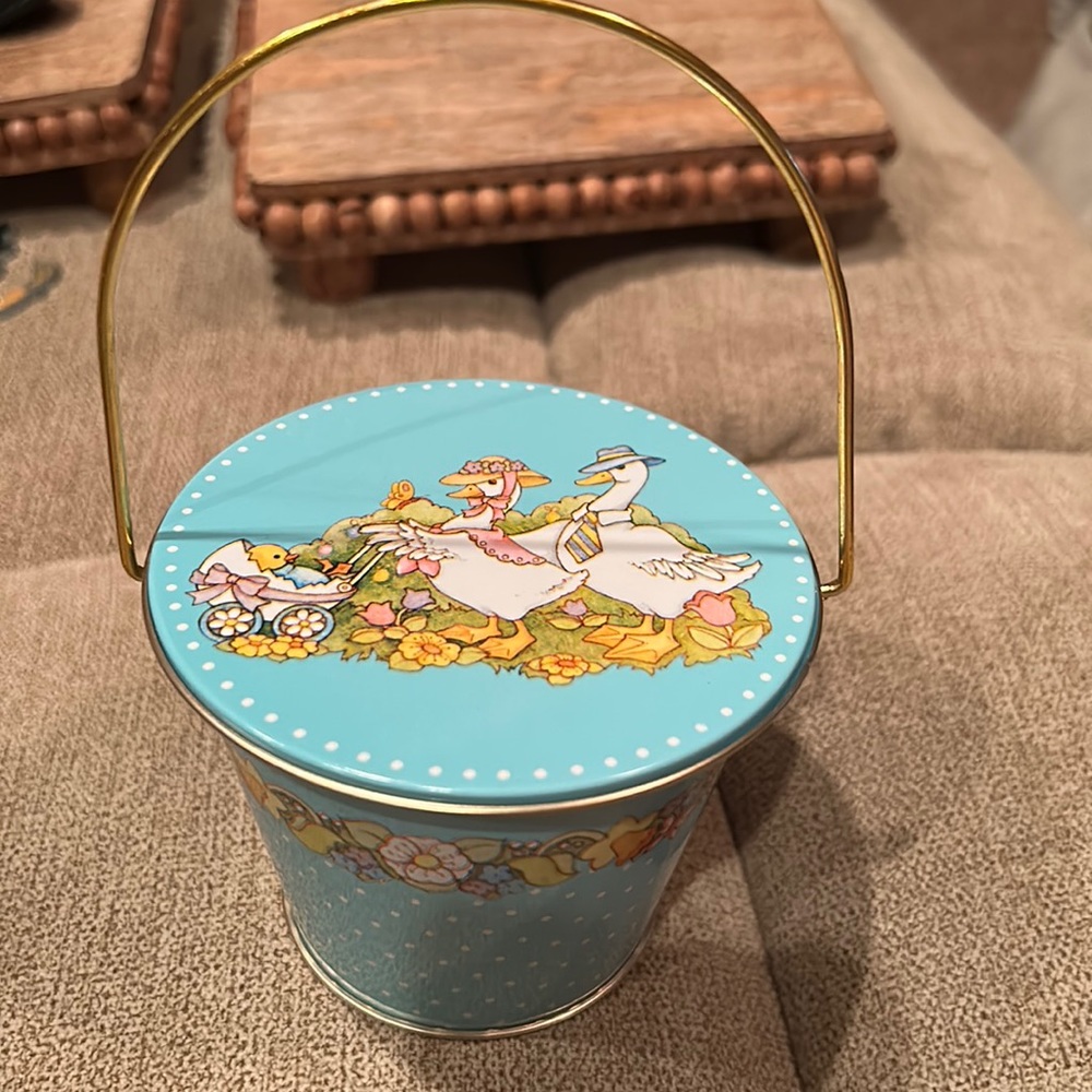 Mama & Papa & Baby Geese flowers small Vintage Covered Spring Time Pail - Picture 4 of 12